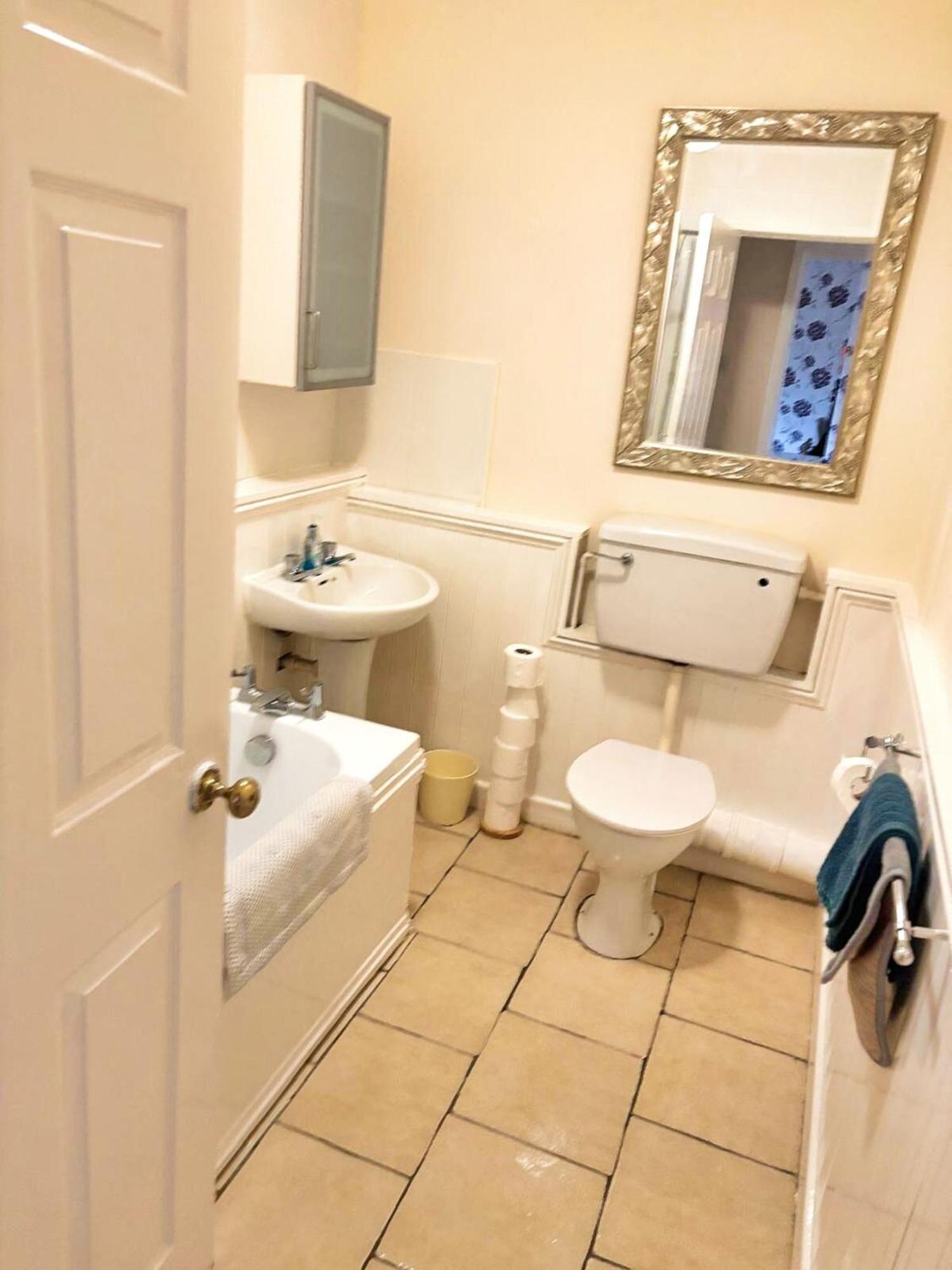 Doncaster - Boswell - Large Balcony Apartment - 2 Double Beds - 2 Bedrooms - Close To Town & Racecourse - Off Street Parking 2 Cars - Fast Wifi Eksteriør billede